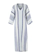 Túnica amplia de lino y algodón orgánico RKF modelo Kala, de color blanco con rayas azules, escote en V, media manga y aberturas en los costados.