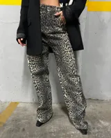 Pantalón palazzo de tiro alto con estampado animal print.