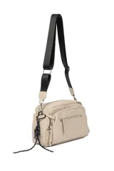Bandolera de cuero sintético color beige, con múltiples compartimentos con cierre, correa ajustable de cinta negra y detalle de llavero colgante con forma de estrella.