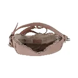 Cartera bandolera marrón con correa de mano y correa larga con logo de la marca.