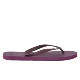 Ojotas Rip Curl modelo Essential Bloom, de color bordó con tiras texturizadas.