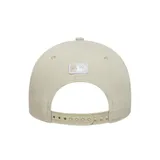 Gorra de béisbol color beige con el logo de los Detroit Tigers bordado en blanco en el frente y el logo de New Era bordado en el lateral.