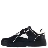 Championes blancos con detalles en rojo y gris, acordonados.