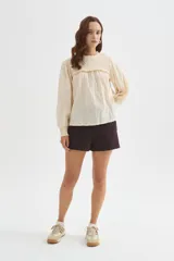 Short de viscosa de tiro alto y diseño holgado.