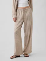 Pantalón de lino de corte wide leg, color verde militar, con cintura elástica y cordón ajustable.