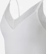 Blusa de pijama seamless color blanco de la marca Lov, confeccionada en poliamida con elastano. Presenta tirantes finos y detalle de encaje en el escote en V.