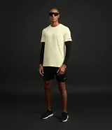 Bermuda deportiva Get Over para hombre, de color negro, con cintura elástica, cordón de ajuste y bolsillos laterales.