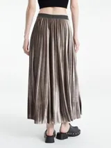 Falda midi de terciopelo con diseño plisado y cintura elástica, de corte acampanado.
