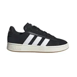 Championes urbanos Adidas modelo Grand Court Alpha, color negro con las icónicas tres tiras laterales en blanco. Presentan una suela de plataforma en tono crema con base de goma color caramelo y logo de la marca grabado en el talón y la lengüeta.