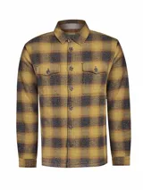 Chaqueta tipo overshirt de algodón con diseño a cuadros en tonos ocre y gris oscuro. Presenta cuello clásico, cierre frontal abotonado y dos bolsillos con solapa en el pecho.