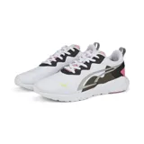 Championes Puma All-Day Active in Motion, color blanco con detalles en negro, gris, rosa y amarillo.