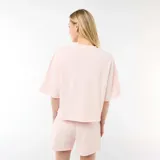 Camiseta de manga 3/4 en felpa color rosado, con cuello redondo y diseño holgado.
