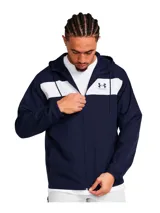 Campera cortavientos Under Armour con capucha, cierre frontal completo y diseño de bloques de color azul marino y blanco. Presenta el logo de la marca en el pecho, bolsillos laterales con cierre y puños elásticos.