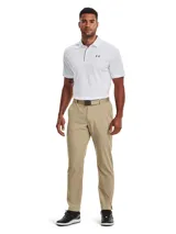 Remera polo de entrenamiento Under Armour, color blanco, con cuello clásico, cierre frontal de dos botones y logo de la marca estampado en el pecho.