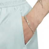 Short de baño color verde agua con cintura elástica ajustable con cordón blanco y logo de Nike bordado en blanco en la pierna derecha.