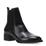 Botas de caña baja estilo Chelsea marca Bottero, confeccionadas en cuero negro con paneles elásticos laterales y taco cuadrado bajo.