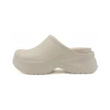 Zueco negro de goma con plataforma y diseño anatómico.