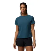 Remera técnica de running Columbia modelo Stealth Spring S Tee, de color azul, con mangas corta tipo raglán, cuello redondo y logo reflectante de la marca en el pecho.