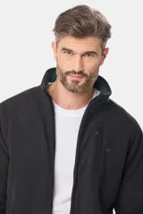 Campera polar de abrigo con cierre frontal, cuello alto y bolsillo vertical con cierre en el pecho. Presenta un diseño liso en color negro con interior en contraste de color.