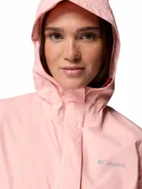 Campera impermeable Columbia modelo Arcadia II, color rosado, con tecnología Omni-Tech, costuras selladas, capucha ajustable, cierre frontal con solapa, bolsillos laterales con cierre y forro de malla transpirable.