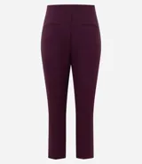 Pantalón de corte recto y tobillero, color bordó, confeccionado en crepé de poliéster y elastano. Posee bolsillos laterales y costuras frontales en relieve que estilizan la silueta.