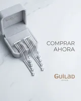 Caravanas colgantes de acero italiano con diseño de múltiples cadenas de eslabones planos terminadas en piedras de circonia.