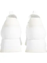 Zapatillas urbanas Calvin Klein de estilo runner, color blanco, con plataforma y logo CK en el lateral.