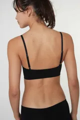 Soutien bralette color rosa viejo de microfibra sin costuras, con breteles regulables y espalda entera.