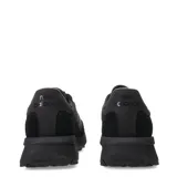 Championes deportivos New Balance modelo U370, color negro, con capellada de gamuza y malla, y suela de goma. Presentan el logo 'N' en el lateral y cordones negros.