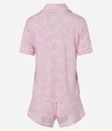 Pijama corto de viscolycra rosa con estampado de Hello Kitty, compuesto por una camisa de manga corta con botones y cuello solapa, y un short a juego.
