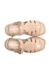 Sandalias negras con tiras anchas, plataforma blanca y detalles en verde.