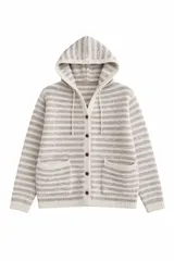 Saco tipo cardigan de punto con capucha, cierre frontal de botones y dos bolsillos delanteros. Presenta un diseño de rayas horizontales en tonos beige y gris.