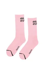 Medias de caña larga color negro, con diseño acanalado y estampado de flores blancas en el lateral. Presentan detalle de línea blanca en la puntera y logo de la marca estampado en el empeine.
