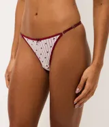Pack de dos bombachas colaless de algodón con tirantes finos ajustables y detalle de lazo pequeño en el frente. Una pieza presenta estampado de corazones sobre rayas verticales y la otra es lisa.