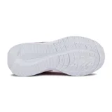 Championes Avia Persa W para mujer, color fucsia con detalles en negro y suela blanca.