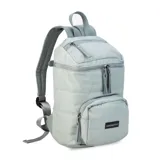 Mochila matera de diseño vertical, color gris azulado, con acabado acolchado y cierres frontales. Cuenta con un compartimento principal espacioso, un bolsillo frontal externo y un asa superior para transporte manual.