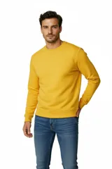 Sudadera de cuello redondo color amarillo, con mangas largas y puños acanalados. Presenta un detalle de costura en forma de V en el cuello.