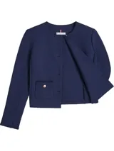 Campera azul marino de tejido de punto con cuello redondo, cierre frontal con botones dorados, mangas largas y dos bolsillos de parche delanteros con detalles de botones dorados.