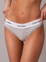 Bombacha tipo colaless de la línea Icon de Calvin Klein, confeccionada en una mezcla de algodón, modal y elastano. Presenta un diseño de talle alto con la icónica banda elástica distintiva de la marca con el logo estampado.