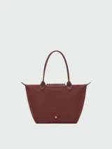 Bolso tote Longchamp modelo Le Pliage One en tamaño mediano, color bordó, con diseño minimalista, cierre superior y doble asa de mano.