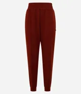 Pantalón jogger color borgoña, confeccionado en microfibra, con cintura elástica y frisos laterales.