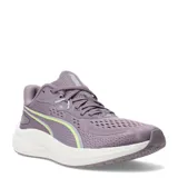 Championes de running Puma Skyrocket Lite 2, color lila con detalles en verde lima y suela blanca. Presentan capellada de malla transpirable, cierre con cordones y entresuela con tecnología de amortiguación.