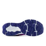 Championes de running New Balance modelo 880 v13, color fucsia con detalles en blanco y azul. Presentan entresuela Fresh Foam X para mayor amortiguación y suela de caucho NDurance para mayor durabilidad.