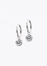 Par de aros tipo argolla de plata 925 con dije colgante de zirconia transparente.