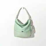 Cartera tipo hobo color verde agua, con doble asa de hombro, cierre superior y detalle de borla colgante.
