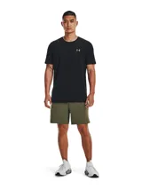 Remera deportiva de manga corta Under Armour, confeccionada en tejido de punto suave con tecnología UA RUSH™ que refleja la energía corporal. Presenta un diseño prácticamente sin costuras para evitar rozaduras, con zonas de malla estratégicamente ubicadas para mayor transpirabilidad y logotipos iridiscentes.