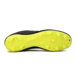 Championes de fútbol Diadora Cancha Md Halley, color negro con detalles en amarillo y logo blanco.