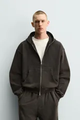 Hoodie con cierre frontal y capucha, color azul, de corte relaxed fit con interior afelpado y efecto lavado.