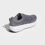 Championes de running Adidas Response Pace, color gris con entresuela blanca y suela negra. Parte superior de malla transpirable con las clásicas tres tiras de la marca en los laterales.