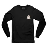 Remera de manga larga color negro, con cuello redondo. Presenta un pequeño estampado en el pecho izquierdo que muestra una lápida con un logo y una pala, y un diseño gráfico más grande en la espalda con la misma temática.